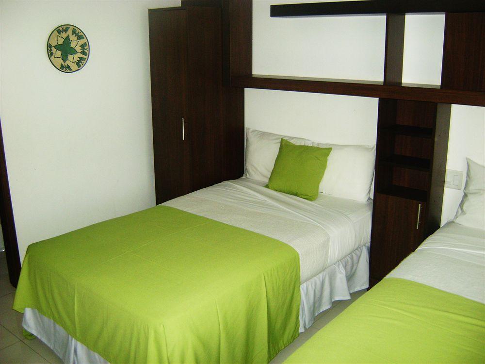 Az Hotel And Suites Panama Stadt Exterior foto