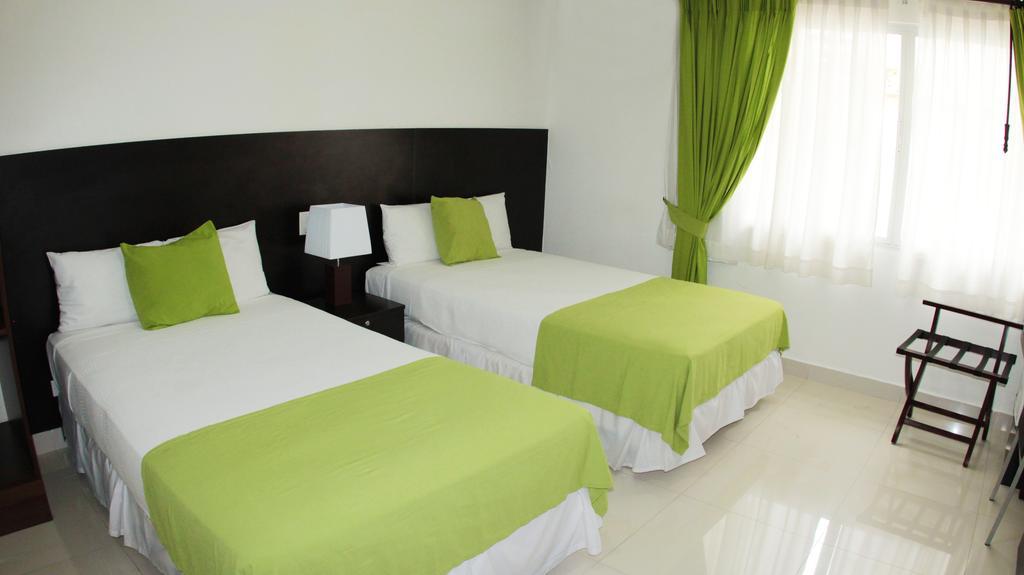 Az Hotel And Suites Panama Stadt Exterior foto
