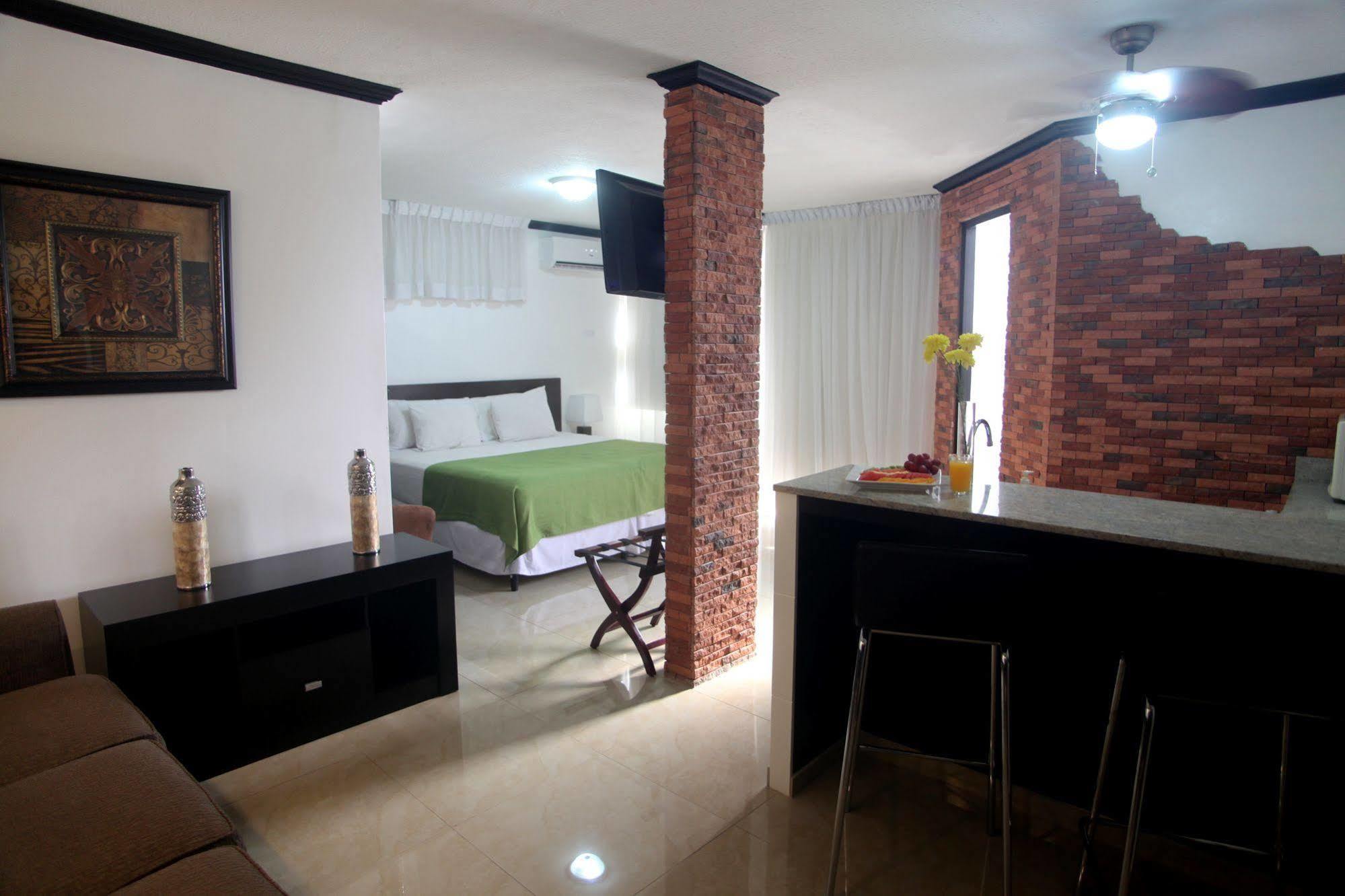 Az Hotel And Suites Panama Stadt Exterior foto