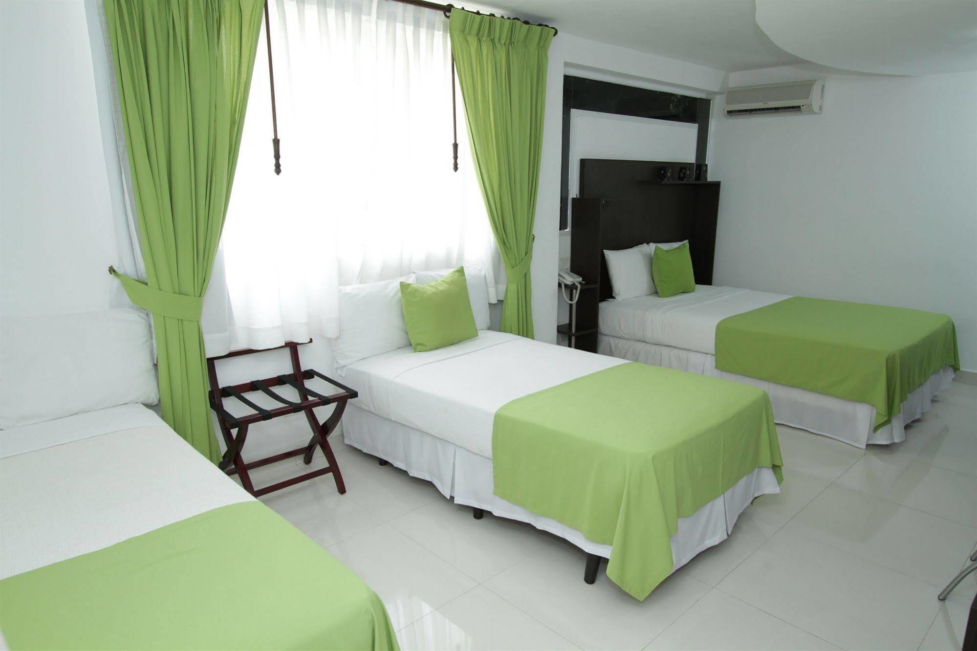 Az Hotel And Suites Panama Stadt Exterior foto