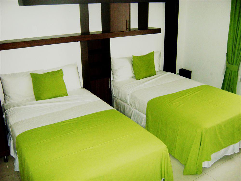 Az Hotel And Suites Panama Stadt Exterior foto